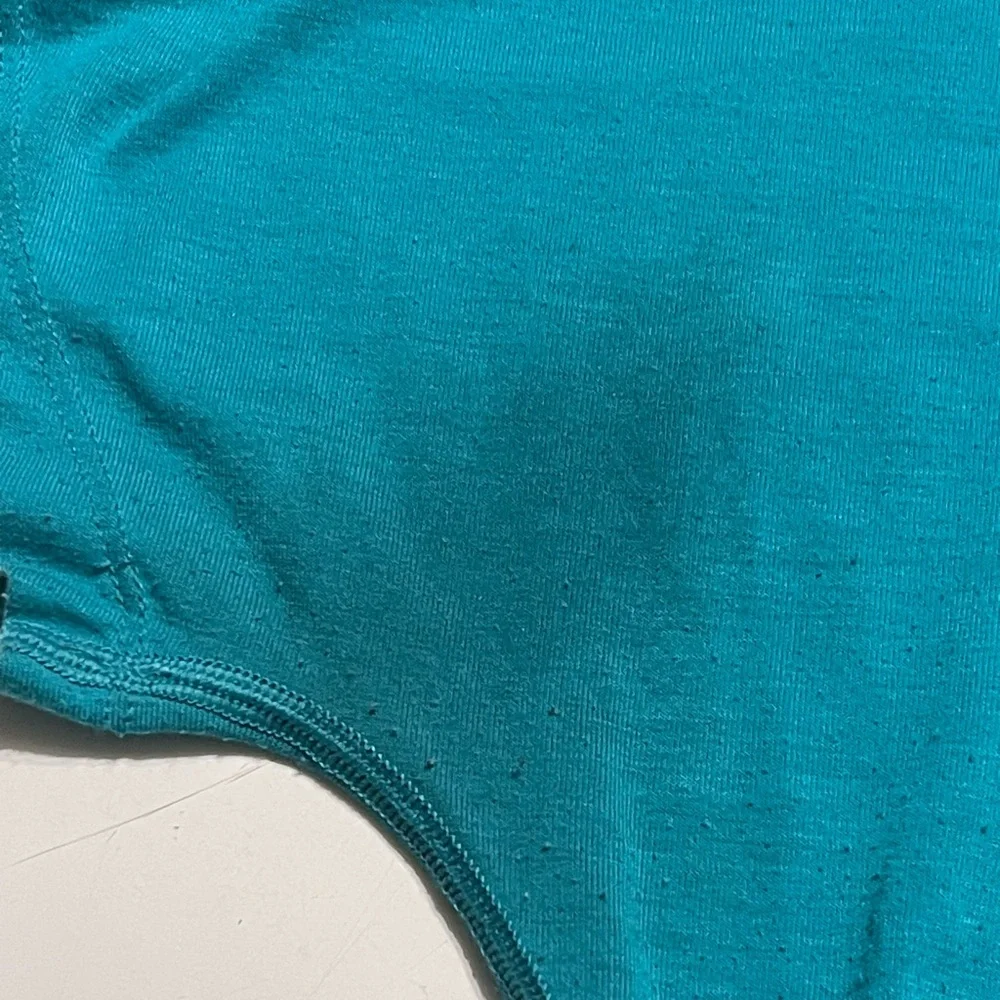 The North Face Women’s Small Teal FlashDry Short Sleeve Shirt Flawed - Picture 9 of 10